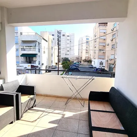 2 Beachside Apts, 5min Walk To Shore With Internet Apartamento Larnaca