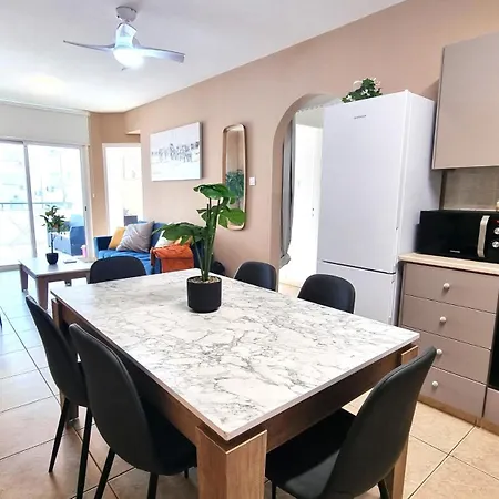 Apartment 2 Beachside Apts, 5min Walk To Shore With Internet Larnaca