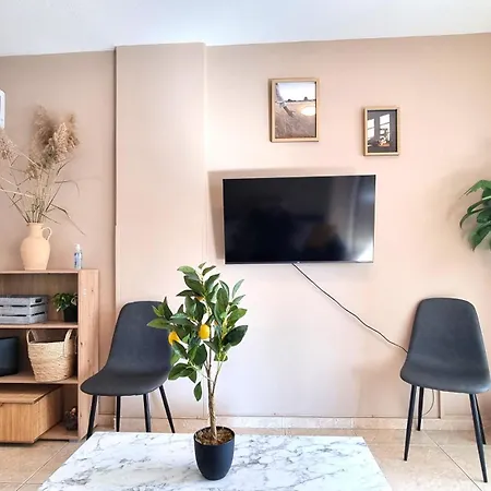 2 Beachside Apts, 5min Walk To Shore With Internet Apartamento Larnaca