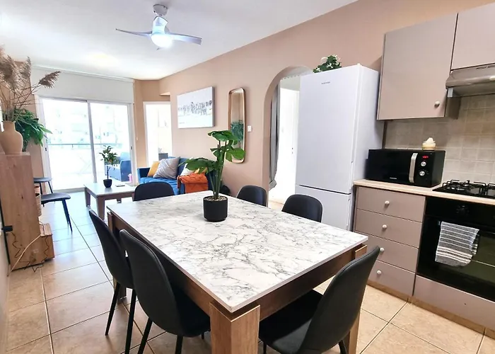 Apartamento 2 Beachside Apts, 5min Walk To Shore With Internet Lárnaca