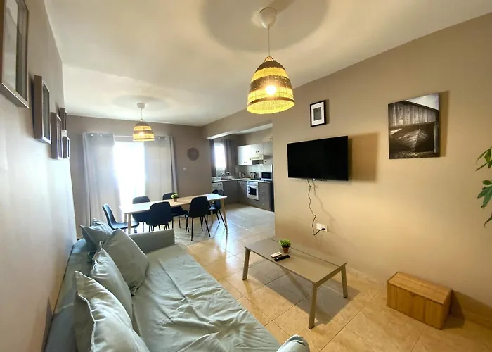 2 Beachside Apts, 5min Walk To Shore With Internet * Lárnaca